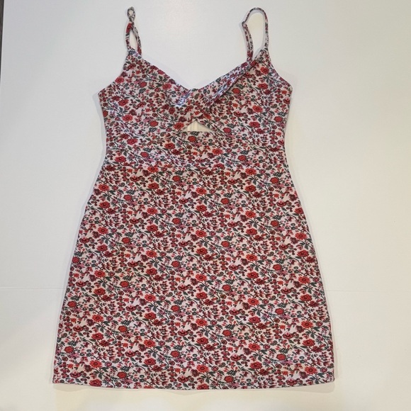 NWT Abercrombie & Fitch Twist-Front Cutout Mini Floral Dress Size Medium - Picture 2 of 16